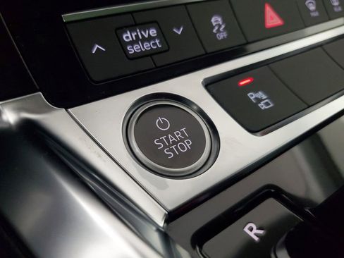 Used 2022 Audi e-tron Premium image 33