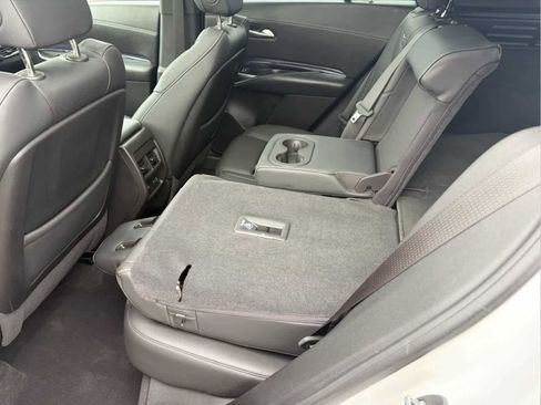 Used 2023 Cadillac XT4 Luxury w/ Cold Weather Package image 19