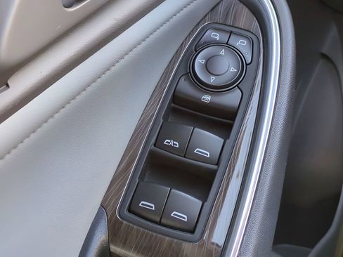 Used 2018 Chevrolet Malibu Premier w/ Driver Confidence Package image 23