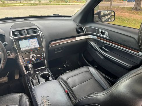 Used 2017 Ford Explorer Limited AWD/4WD image 23