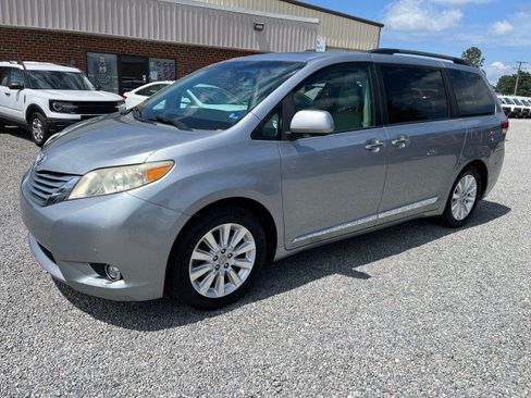 Used 2011 Toyota Sienna Limited w/ Premium Pkg AWD/4WD image 2