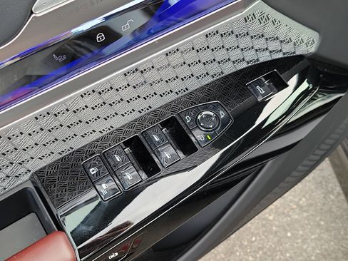 Certified 2024 BMW 760i xDrive 760i xDrive w/ Executive Package image 16