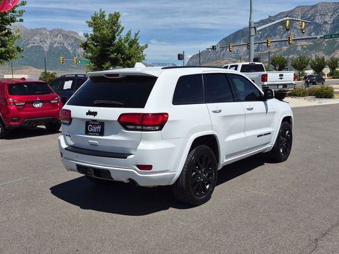 Used 2020 Jeep Grand Cherokee Altitude AWD/4WD image 3