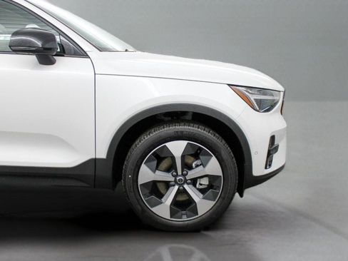 New 2026 Volvo XC40 B4 Plus w/ Protection Package Premier FWD image 33