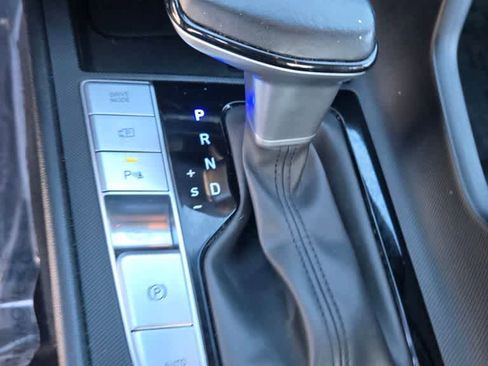 Used 2024 Hyundai Elantra Limited image 14