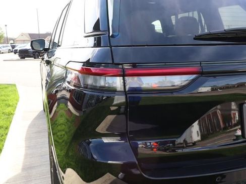 Used 2025 Jeep Grand Cherokee Summit w/ Obsidian Package image 33