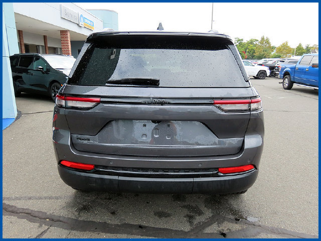 Used 2025 Jeep Grand Cherokee Altitude AWD/4WD image 5