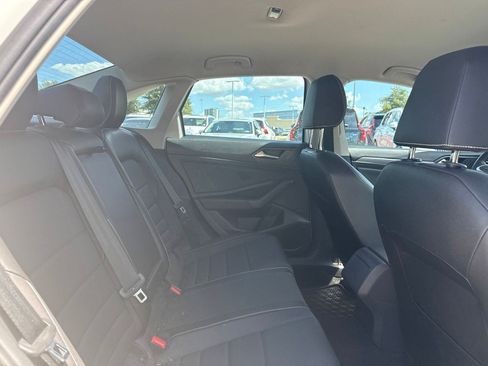 Used 2024 Volkswagen Jetta SE FWD image 11