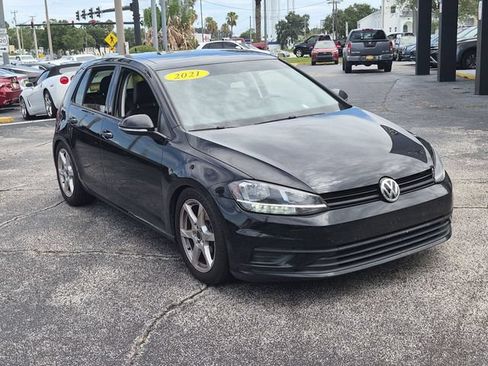 Used 2021 Volkswagen Golf 4-Door FWD image 3