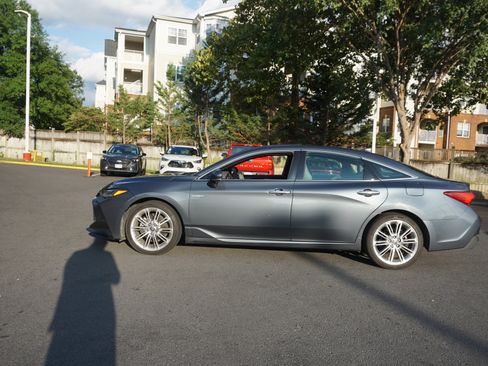 Used 2021 Toyota Avalon Limited w/ Advanced Safety Package FWD image 5