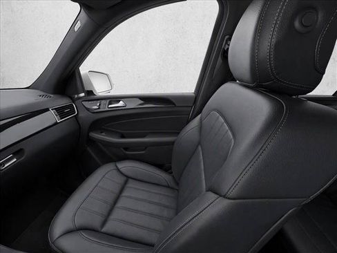 Used 2019 Mercedes-Benz GLE 400 4MATIC image 19