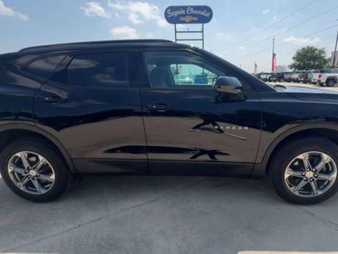 Certified 2024 Chevrolet Blazer LT w/ Convenience Package FWD image 9