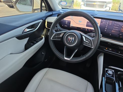 Certified 2025 Buick Envision Avenir AWD/4WD image 9