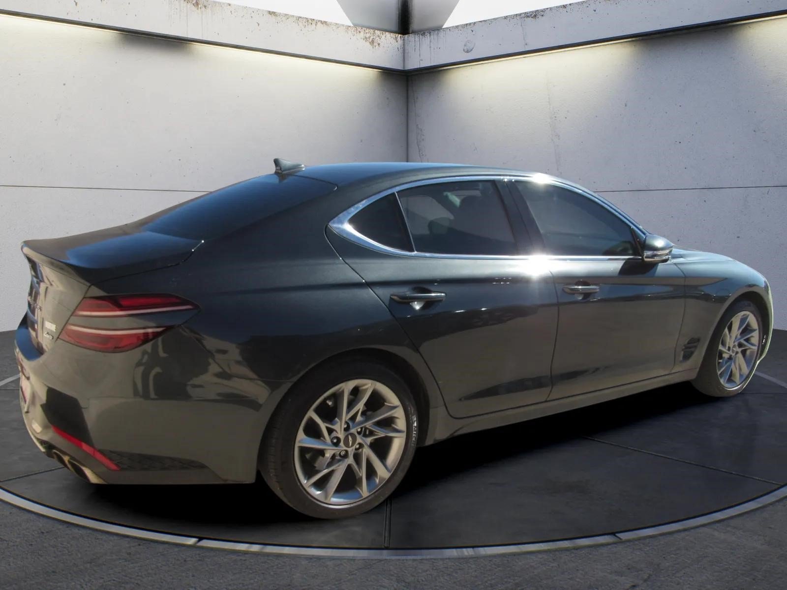 Used 2022 Genesis G70 2.0T AWD/4WD image 3