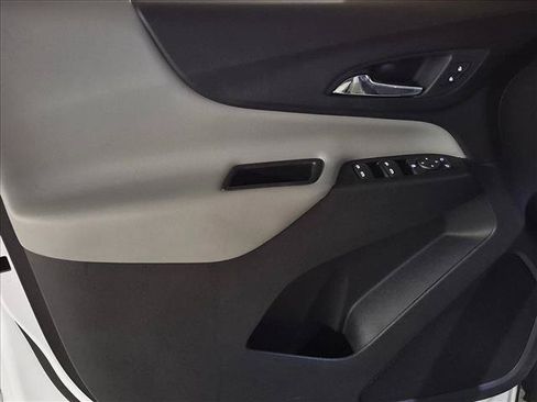 Used 2020 Chevrolet Equinox LS w/ LS Convenience Package FWD image 11