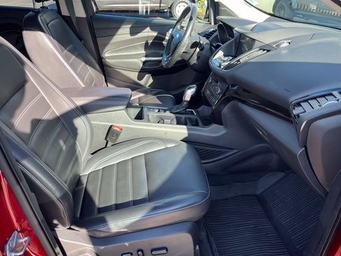 Used 2019 Ford Escape Titanium AWD/4WD image 5