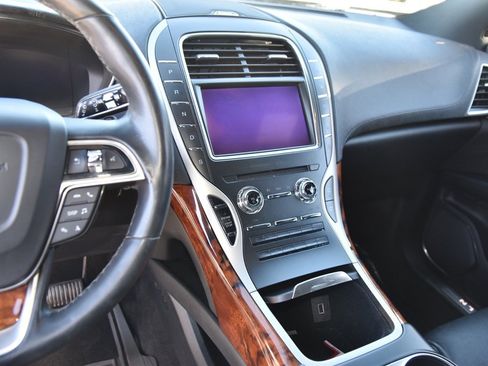 Used 2020 Lincoln Nautilus Reserve image 9