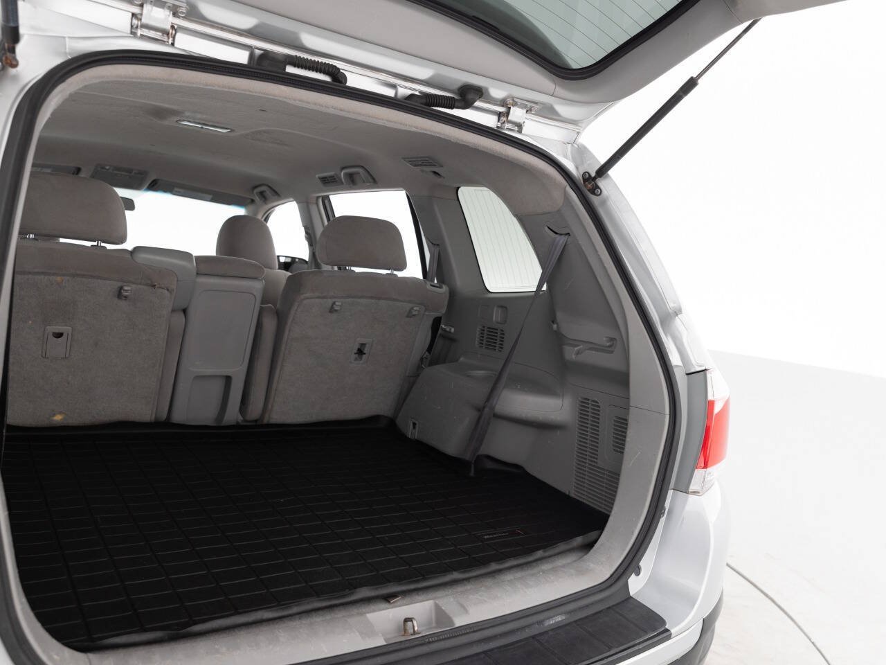 Used 2013 Toyota Highlander FWD w/ Cold Weather Pkg image 38