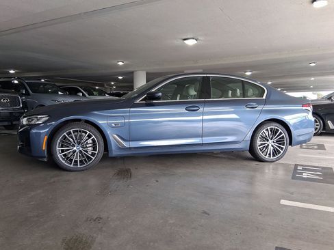 Certified 2023 BMW 530e w/ Premium Package image 2