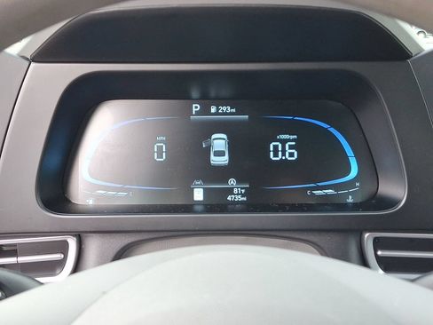 Used 2025 Hyundai Elantra SE FWD image 19