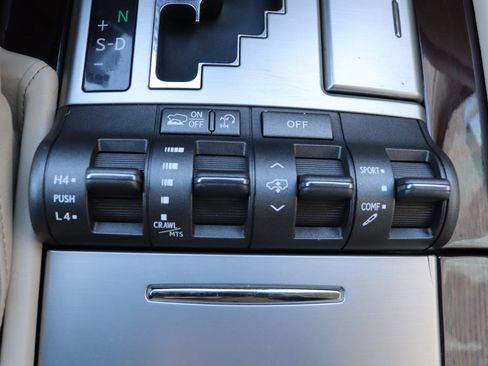 Used 2013 Lexus LX 570 4WD image 72