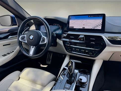 Used 2022 BMW M550i xDrive w/ Executive Package AWD/4WD image 7
