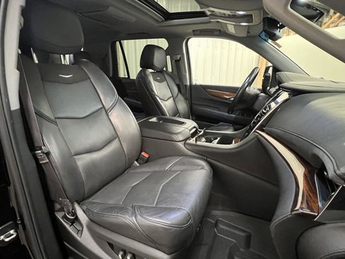 Used 2015 Cadillac Escalade Premium image 5