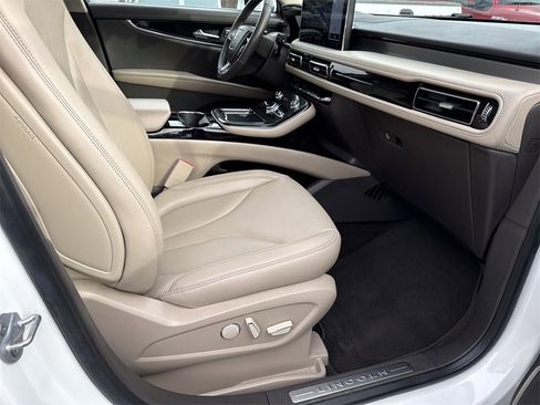 Used 2022 Lincoln Nautilus Standard w/ Premium Package image 14