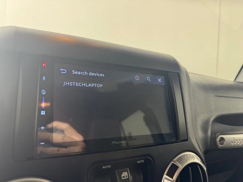 Used 2015 Jeep Wrangler Unlimited Sahara w/ Connectivity Group AWD/4WD image 11