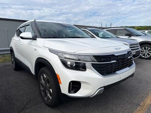 Used 2025 Kia Seltos LX AWD/4WD image 2