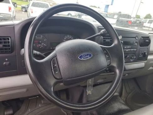 Used 2006 Ford F350 2WD Regular Cab DRW Super Duty image 14