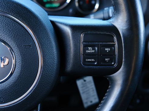 Used 2017 Jeep Wrangler Unlimited Sahara w/ Connectivity Group AWD/4WD image 23