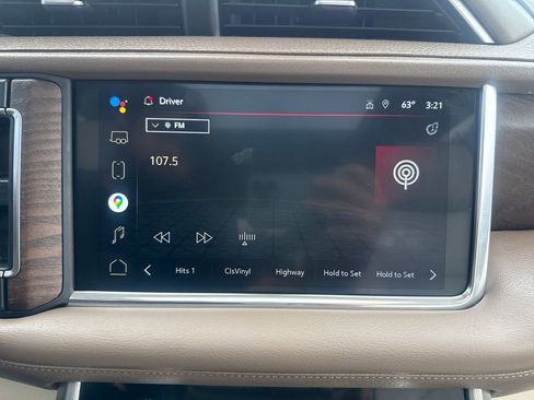 Used 2022 GMC Yukon XL Denali w/ Advanced Technology Package AWD/4WD image 19