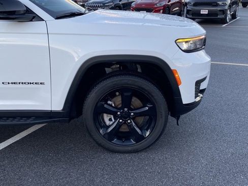 Used 2023 Jeep Grand Cherokee L Altitude image 10