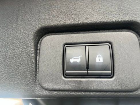 Used 2024 Nissan Rogue SV image 17