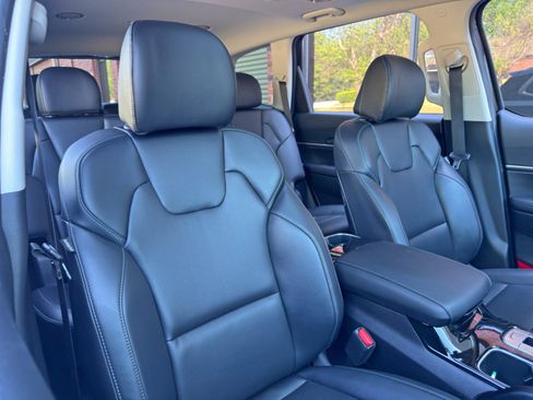 Used 2025 Kia Telluride S image 36