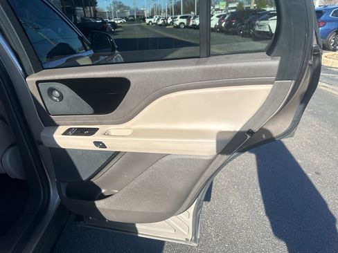 Used 2020 Lincoln Aviator Reserve w/ Equipment Group 201A image 18