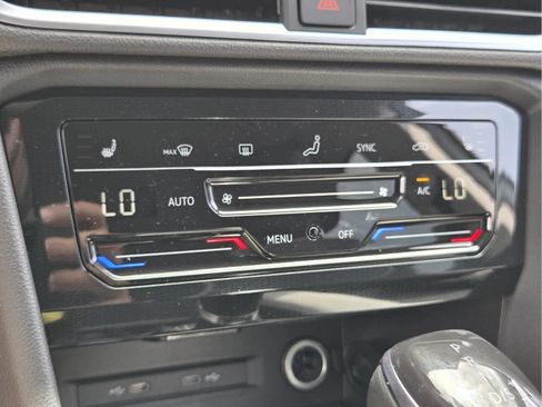 New 2026 Volkswagen Taos SE FWD image 23
