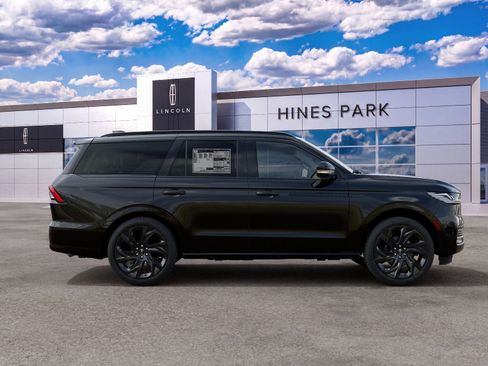 New 2027 Lincoln Navigator Reserve w/ Jet Appearance Package AWD/4WD image 5