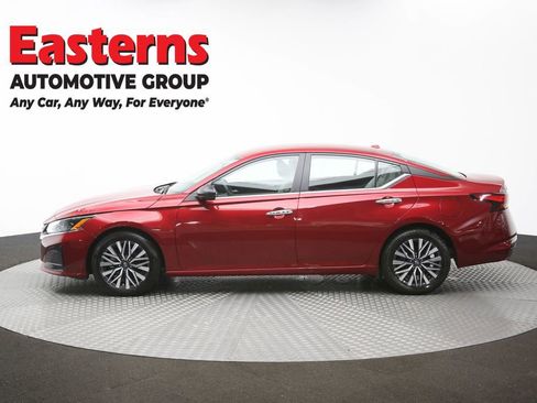 Used 2025 Nissan Altima 2.5 SV FWD image 59