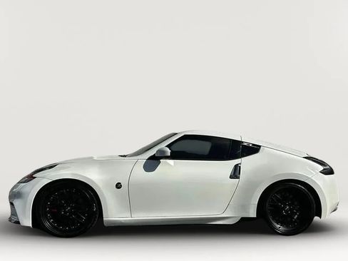 Used 2018 Nissan 370Z Coupe RWD image 5