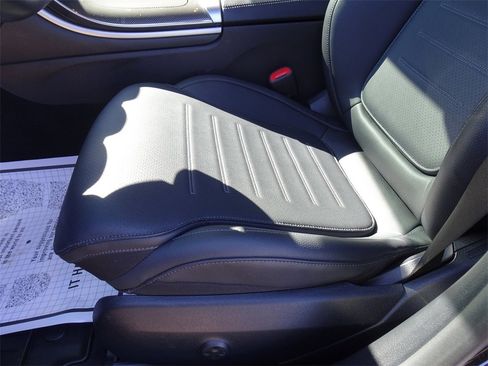 Used 2023 Mercedes-Benz C 300 4MATIC Sedan image 10