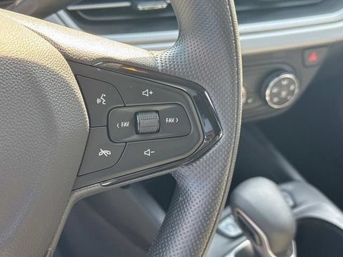 Used 2025 Chevrolet Trax LS w/ LS Convenience Package FWD image 25