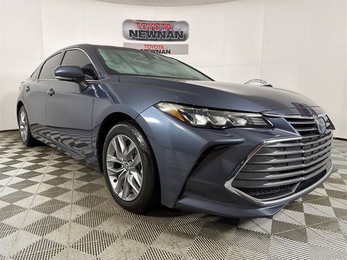 Used 2022 Toyota Avalon XLE image 1
