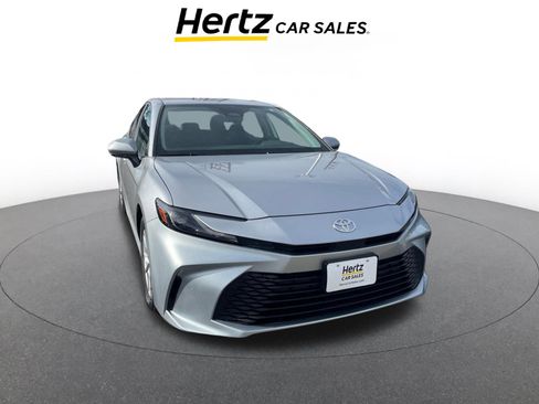 Used 2025 Toyota Camry LE image 1