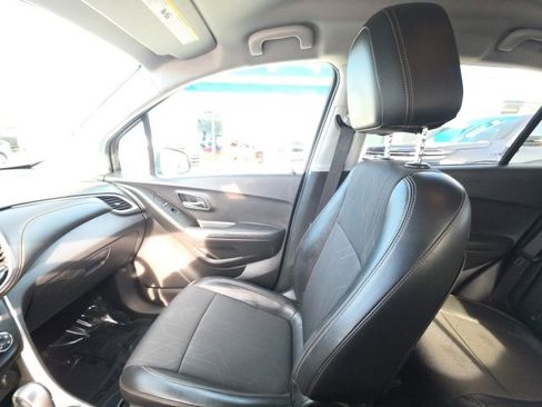 Used 2019 Chevrolet Trax LT w/ LT Convenience Package image 21