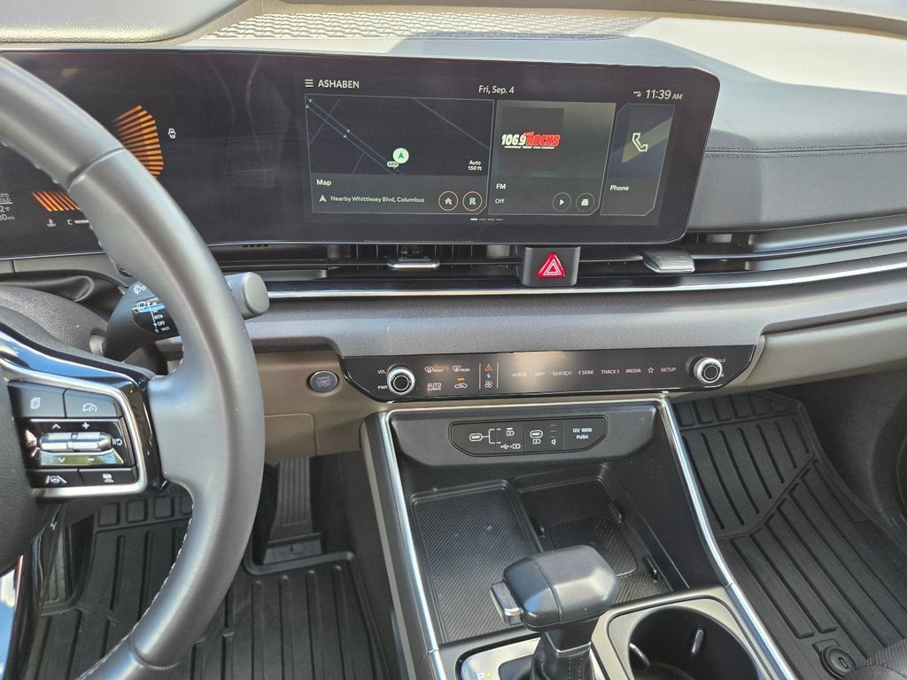 Certified 2025 Kia Carnival EX FWD image 23