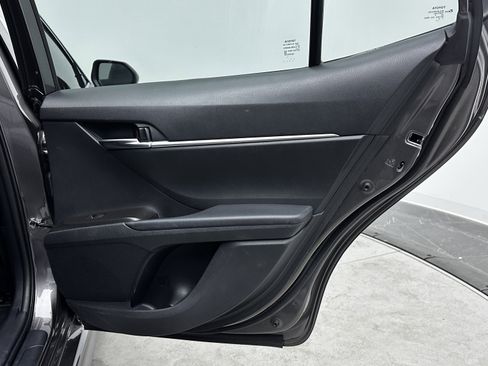 Used 2024 Toyota Camry SE image 32