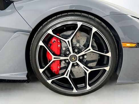Used 2024 Lamborghini Revuelto AWD/4WD image 10