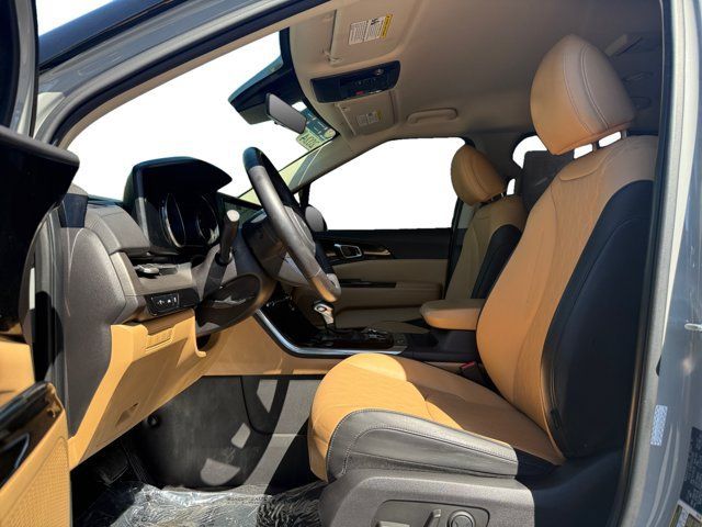Used 2024 Kia Carnival EX FWD image 10